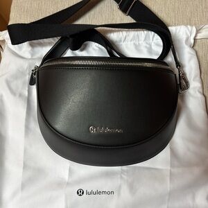 Lululemon Leather Alternative Saddle Crossbody Bag 2L